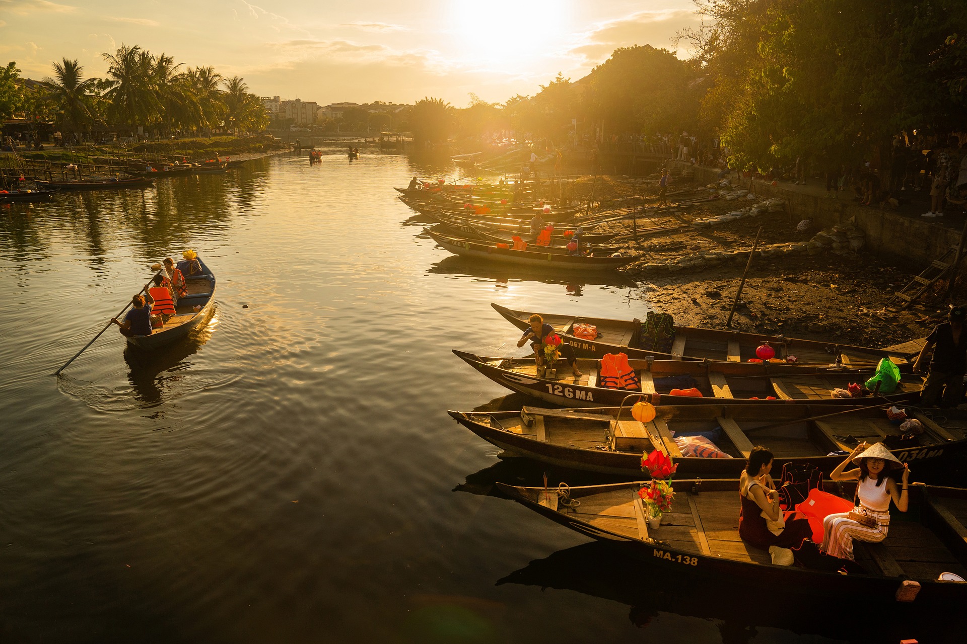 NINI LUONG TRAVEL SERVICES